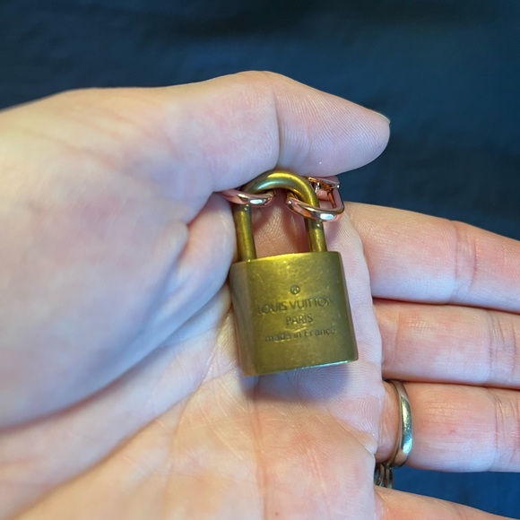 Authentic Louis Vuitton lock # 310.  Comes with 17” Rose gold chain. No key - Picture 4 of 11
